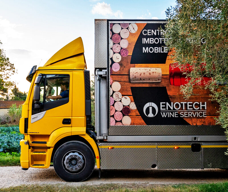 Uno dei mezzi per l'imbottigliamento mobile di Enotech Wine Service